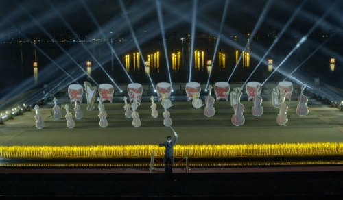 云洲无人船助兴广东丰收节活动 汕头上演水岸空间光影秀