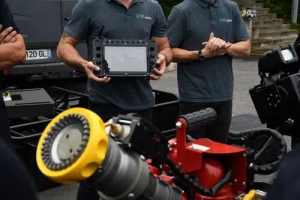 美国Shark机器人公司为消防员提供机器人