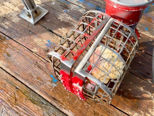 这款能帮你抓海鲜的水下机器人，了解一下