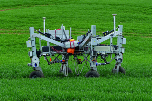 英国SRC公司开发用电击来除草的机器人