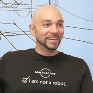 IAM首席技术官 Tom Galluzzo ： 工作的未来取决于机器人