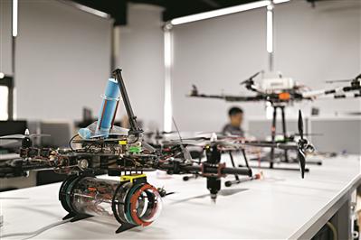 看！会“变身”的无人机