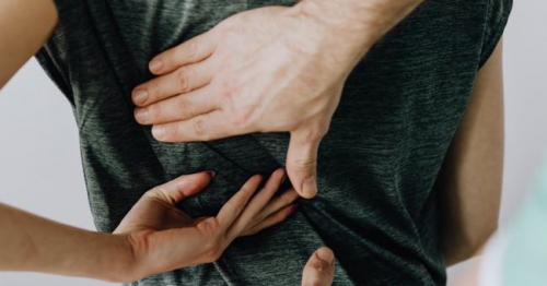 腰椎骨折20小时，医生借助骨科机器人，2cm切口下实施紧急救治！