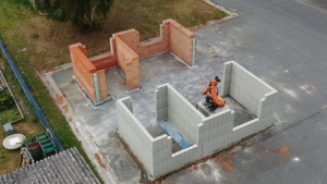 捷克首创借助机器人3D 打印可以直接在施工现场建造墙壁