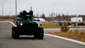 自主完成军事任务！俄罗斯测试Marker无人地面武装车协同15架无人机战术演练