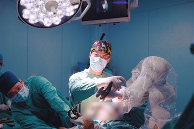 东北首例机器人膝关节置换手术在沈完成