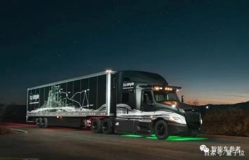 120公里夜路全程车内无人！图森全球首次全无人驾驶重卡公开路测