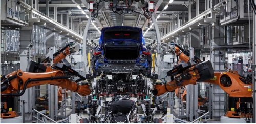 “会学习的机器人”帮助宝马集团实现灵活品控