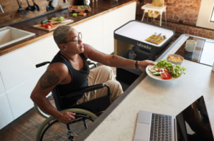 Labrador 家用机器人：自主移动的货架