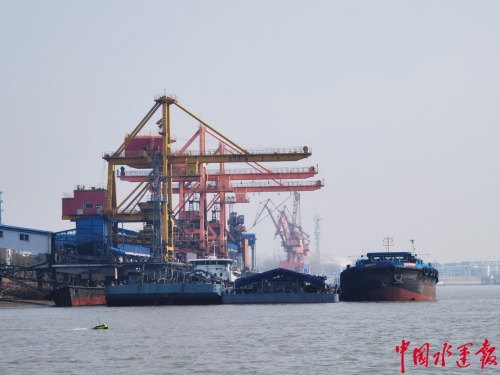 长江南京航道局利用无人船测绘服务社会