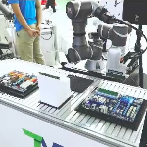 协作机器人PCB板装配
