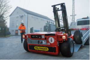 帕尔菲格 ：超紧凑型 BM 214型遥控随车叉车创纪录地精确工作