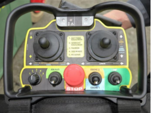 MKF：不带驾驶室的重型遥控平衡重叉车