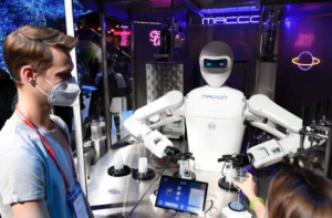 Cyberdog 和机器人酒保：在西班牙科技大会上被发现