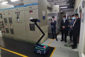 两会代表莅临参观，国自智能巡检机器人一展身手