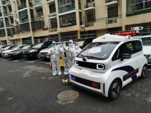 抗疫快讯｜达闼野外巡逻机器人进驻上海飞碟苑小区