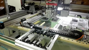 矩案例 | 机器视觉在手机外壳 ⌈点胶、贴logo标签、无序抓取⌋ 等定位引导方面的应用