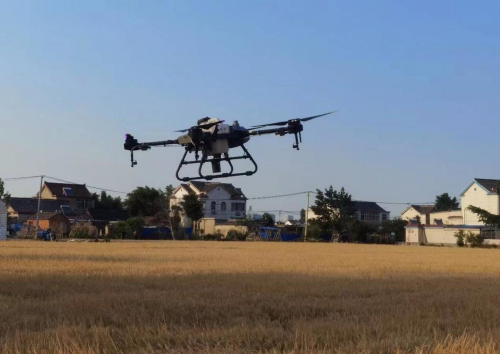 空中未来无人机植保团队助力农业生产全程全面机械化 