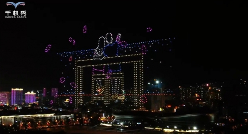 星空见证“我爱你” 千机秀无人机表演打造浪漫告白新风潮