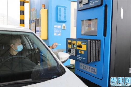 “收费机器人”亮相！贵州首个无人值守高速公路收费站试运营