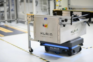 案例 | 得伟 DeWalt Industrial Tools 应用自主移动机器人，让 AMR 和移动工作台完美结合