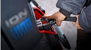 凯傲专家：燃料电池和锂离子电池的比较