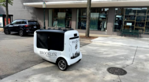 Magna开发并试运行最后一英里自动送货机器人