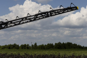 迪尔在自动驾驶拖拉机和智能作物喷雾器上投资数十亿美元