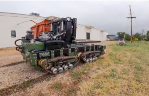 美国国防供应商Stratom 展示其新型无人履带越野叉车--ATLAS