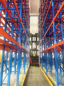 MiMA人上型三向叉车助力客户完成超窄巷道密集仓储