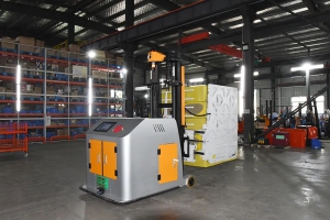 宇锋智能|基于场景定制化需求的抱夹智能机器人方案