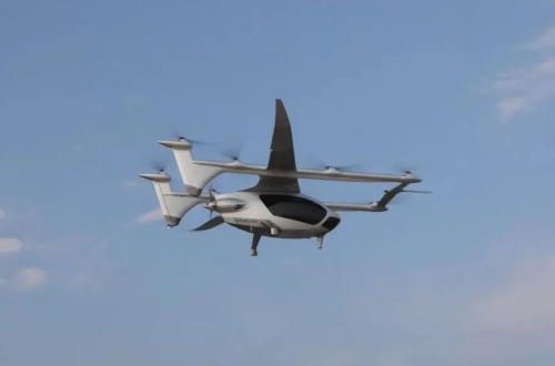 峰飞携盛世龙自动驾驶载人飞行器亮相珠海航展