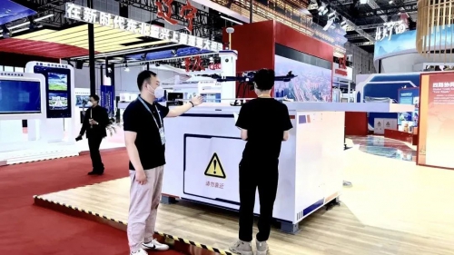 “智能中国，科创世界”蜂巢航宇无人机亮相第五届进博会