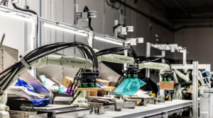 德马泰克和 Dexterity 合作部署全任务机器人