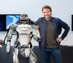 波士顿动力首席战略官马克·塞尔曼访谈