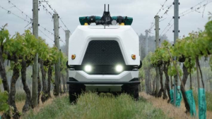 Robotics Plus推出无人驾驶混合动力车解决劳动力短缺问题