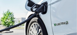 对叉车行业的严重启示：福特汽车着眼于“内包”，因为电动汽车需要的工人减少 40%