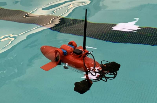 美国大学研发新的“半潜艇”显示在水线航行的间谍潜力