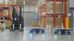 Plus Automation 自主移动机器人 在富士罗技控股配送中心投入使用