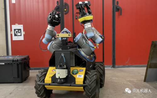 【科研案例】格拉斯哥大学开发了一种用于共生多机器人车队自主的网络物理架构