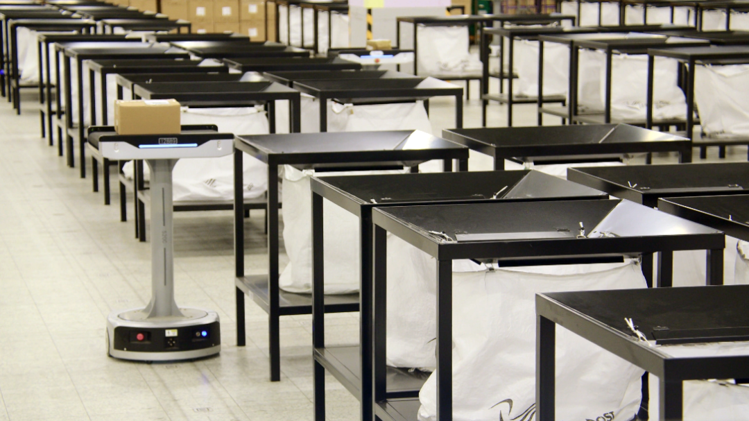 口碑+丨香港邮政联合极智嘉建立全港首个机器人邮包分拣系统