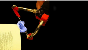 美国北卡罗来纳州立大学的科学家开发出了一种新型机器人抓取装置