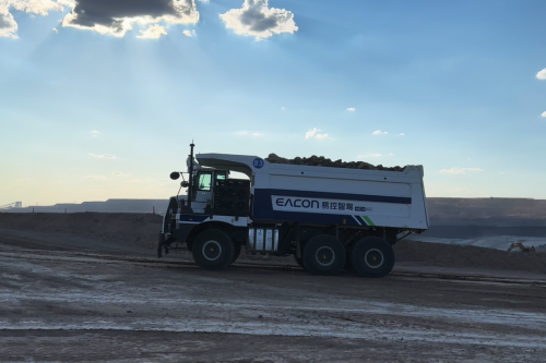 媒体聚焦 | 百吨级新能源无人驾驶矿卡实现规模化运营，这家公司打响量产突围第一枪