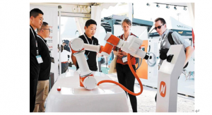 机器人被视为克服全球电动汽车充电难题的关键