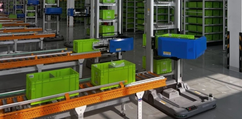 快仓打造半导体行业最大纯料箱搬运项目，故障率小于万分之三 