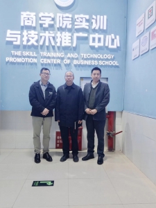 重庆城市管理职业学院现代物流应用技术推广中心举办无人机新技术推广活动