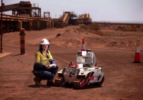 行业案例| 世界第二大铁矿商采用松灵履带巡检机器人