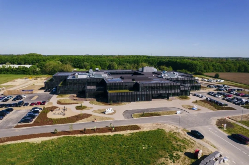 优傲机器人与MiR自主移动机器人在丹麦联手打造的机器人中心盛大开幕