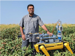 美国大学开发四足机器人携火焰除草