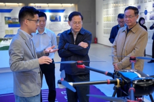 中国工程院院士朱合华一行莅临零重力飞机工业考察调研